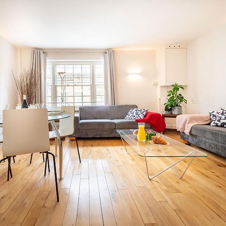 Spacious Apartment With A Balcony In Prime Location In Farringdon London Eksteriør bilde