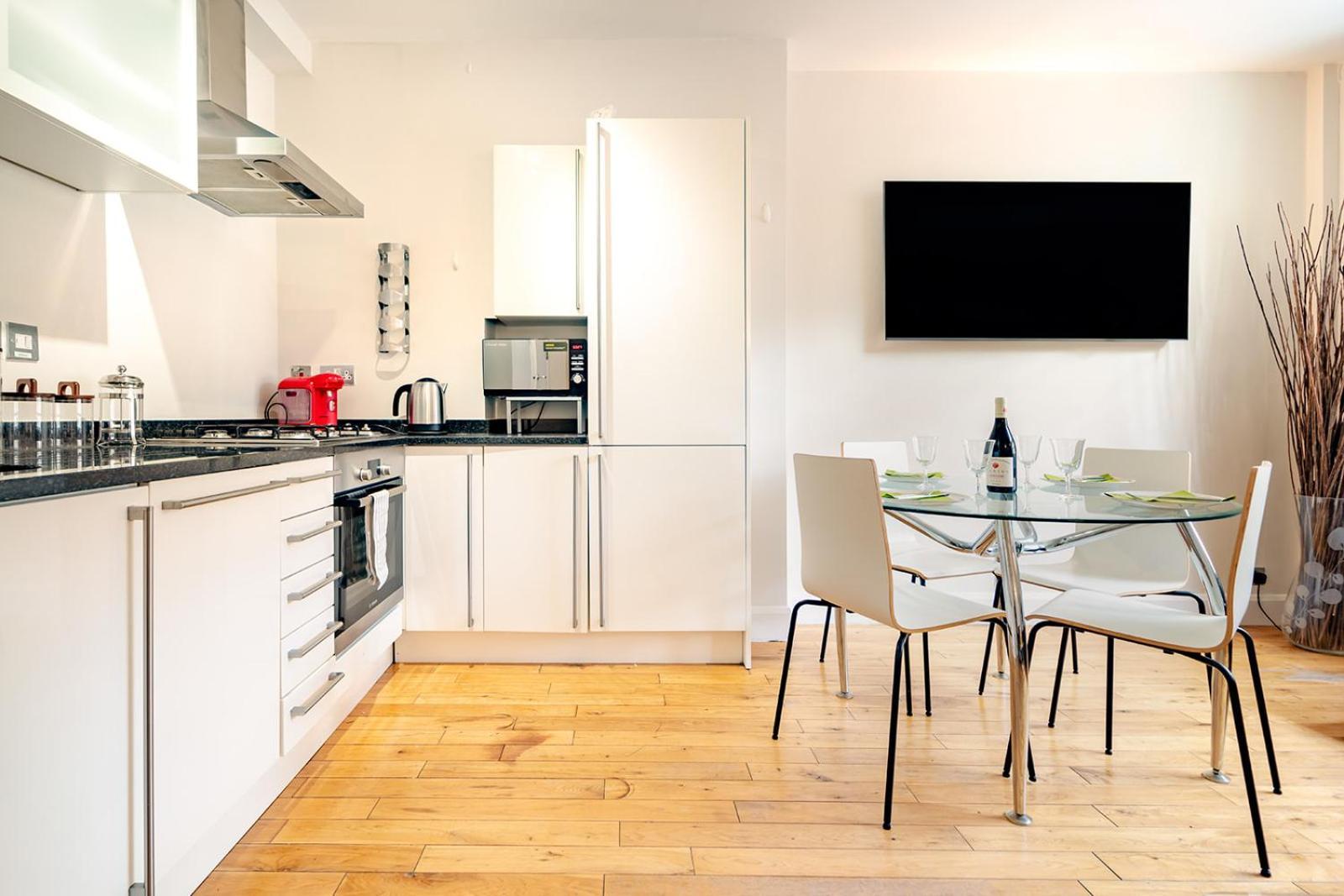 Spacious Apartment With A Balcony In Prime Location In Farringdon London Eksteriør bilde
