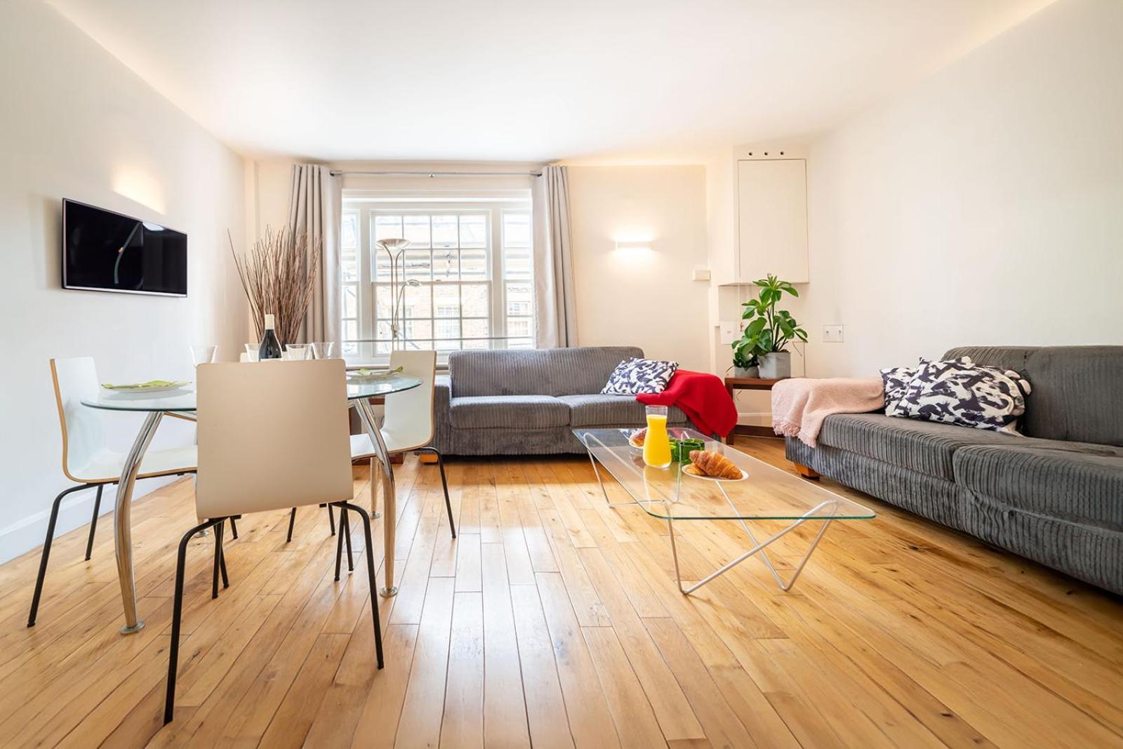 Spacious Apartment With A Balcony In Prime Location In Farringdon London Eksteriør bilde