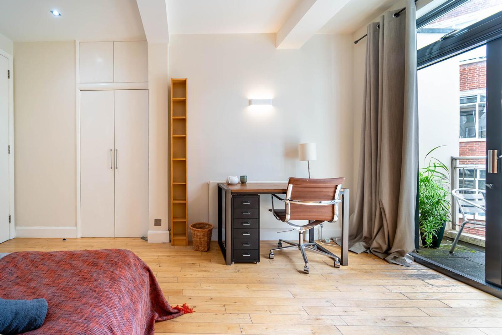 Spacious Apartment With A Balcony In Prime Location In Farringdon London Eksteriør bilde