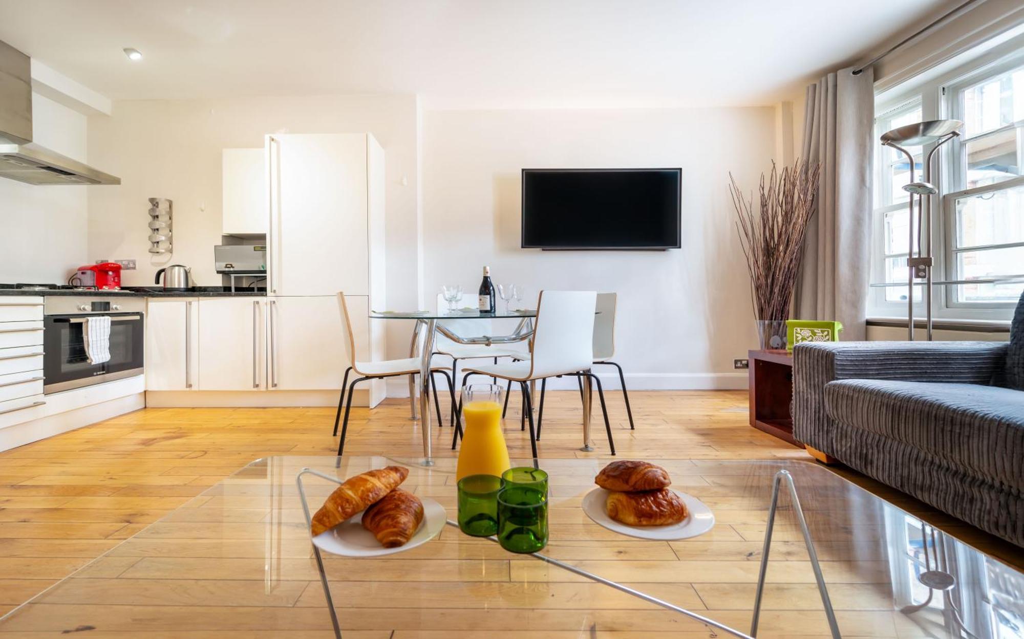 Spacious Apartment With A Balcony In Prime Location In Farringdon London Eksteriør bilde
